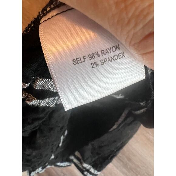 Jane and Delancey Blouse Top Size 2X Plus Black Button down Wrinkled Geometric - Picture 5 of 8